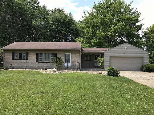 6738 James St Photo 1