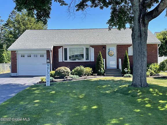 2nd image of 17 Kenlyn Dr