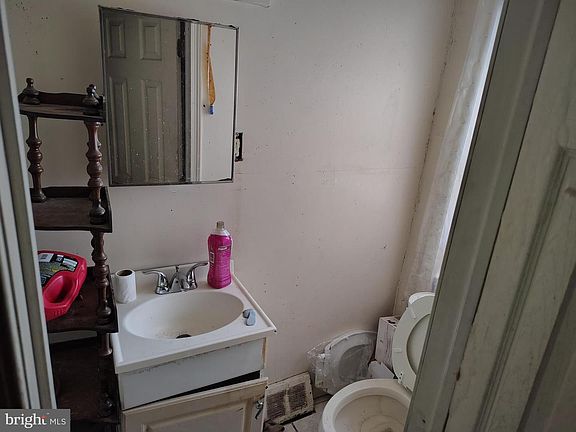 3rd image of 2965 Ella St