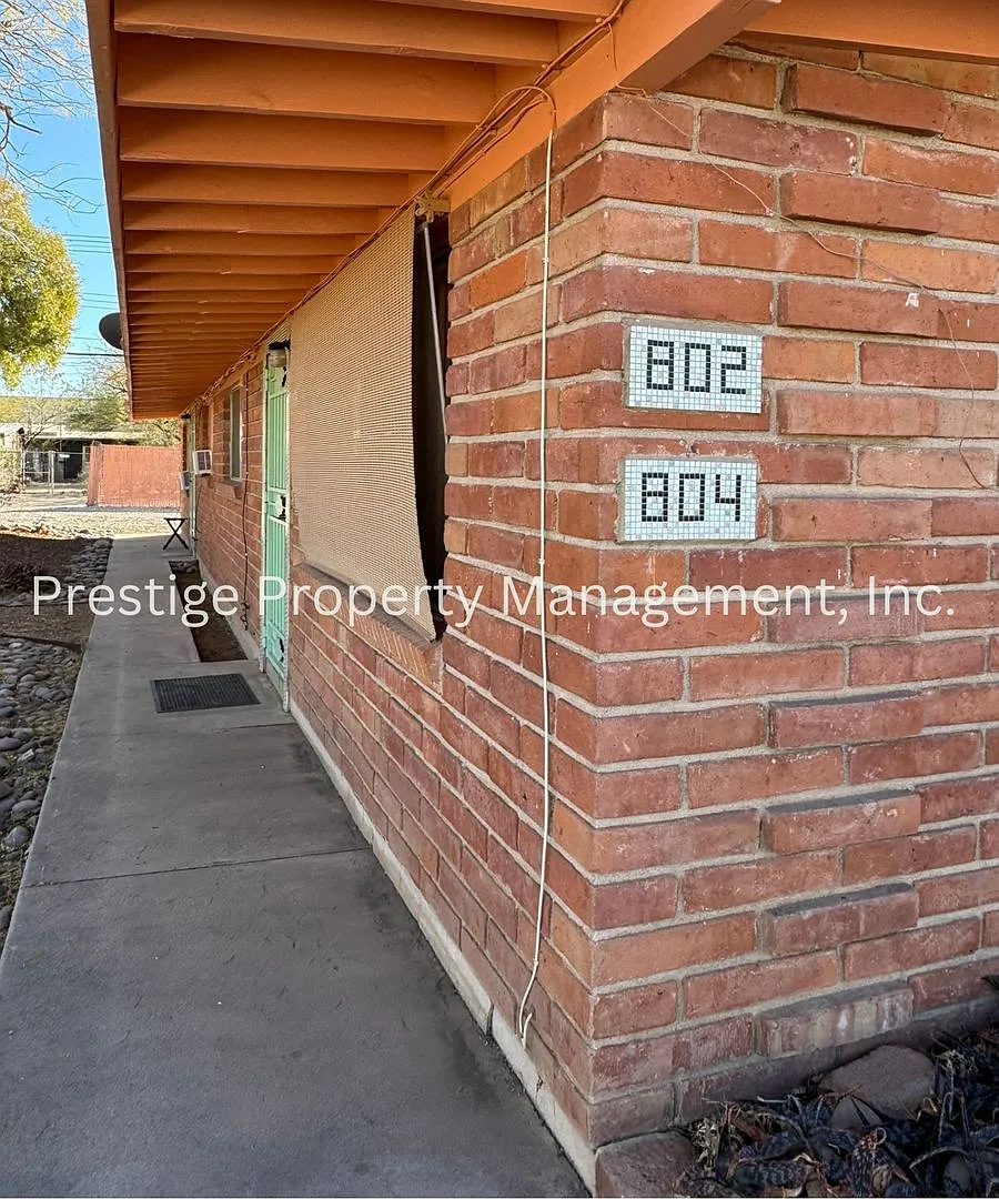 Building Photo - 802-804 E Holaway Dr #810