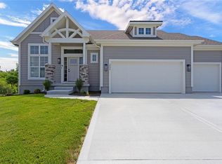 2219 SW Hook Farm Dr, Lees Summit, MO 64082