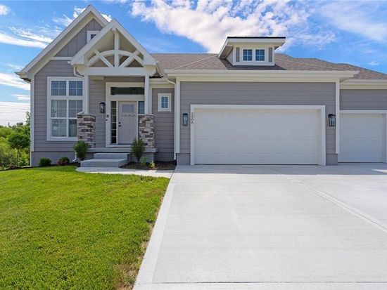 2219 SW Hook Farm Dr, Lees Summit, MO 64082