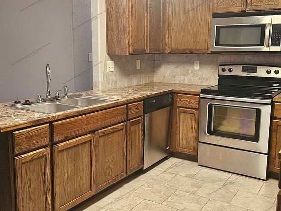 5th image of 211 Ludell St