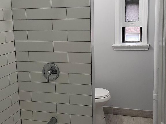 4th image of 100 W 33rd St APT 16