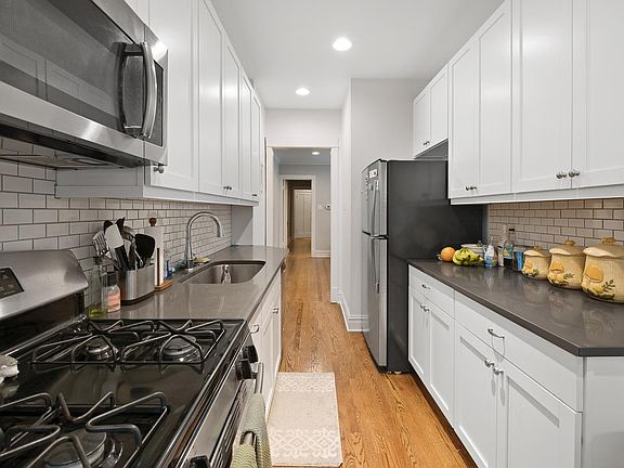 5th image of 3810 N Kenmore Ave APT 2