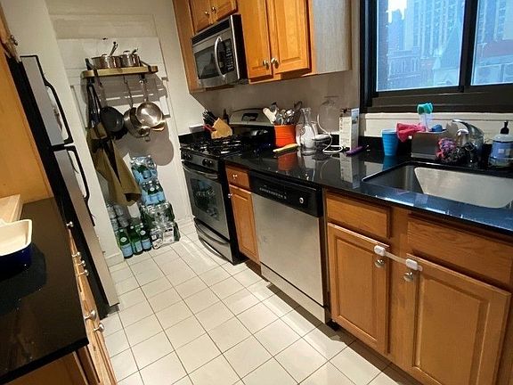 5th image of 351 E 84th St APT 6E