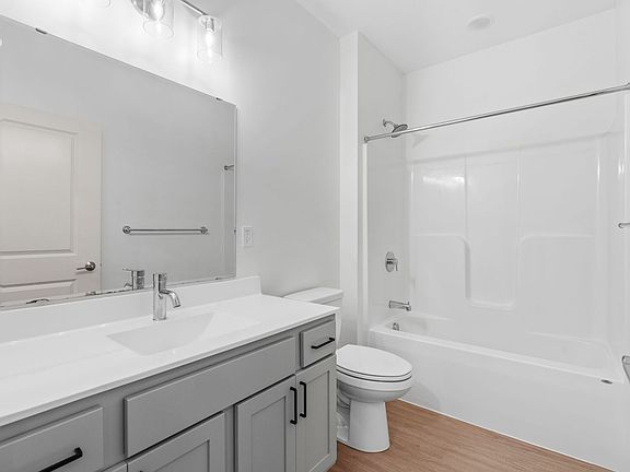 5th image of 2063 Marshall Ave #305