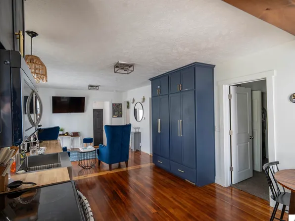 2116 S 8th St, Lincoln, NE 68502
