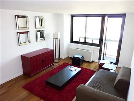 Rented by siso Sales Group | media 21