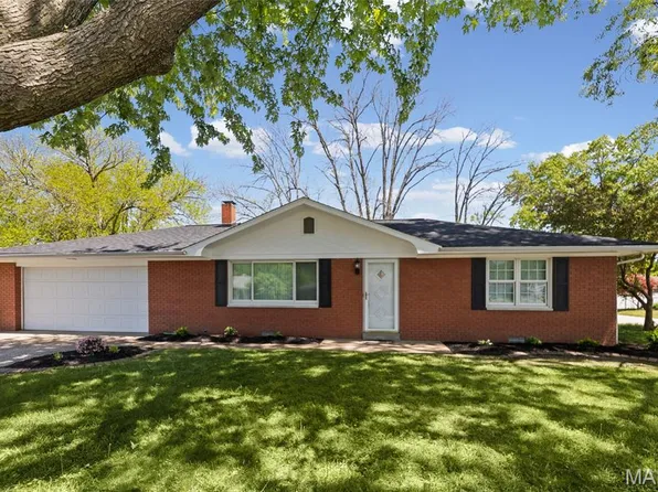 40 Joseph Dr, Fairview Heights, IL 62208