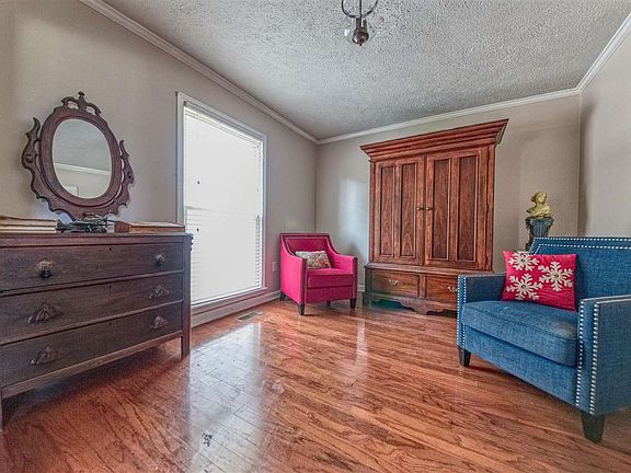 5th image of 116 Hillcrest Dr