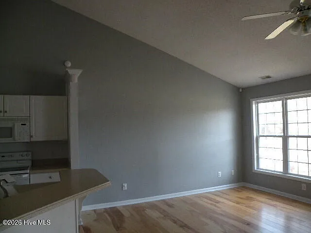 403 Jacqueline Dr — Photo 5