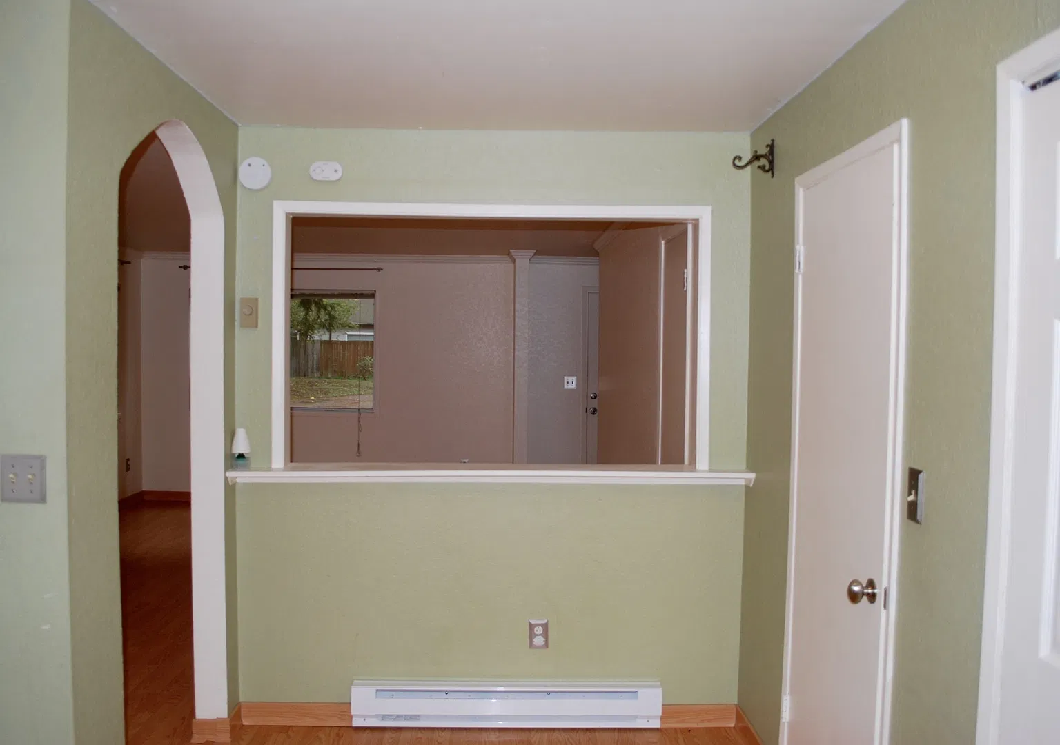 Bright Two-Bedroom End-Unit Townhouse in Shoreline — Photo 3