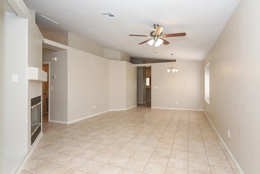 4 bed, 2.0 bath, 1737 sqft, $2,305 — Photo 3