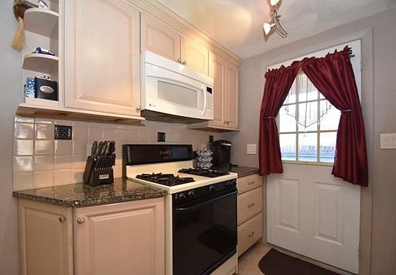 5th image of 118 Kingston St #118