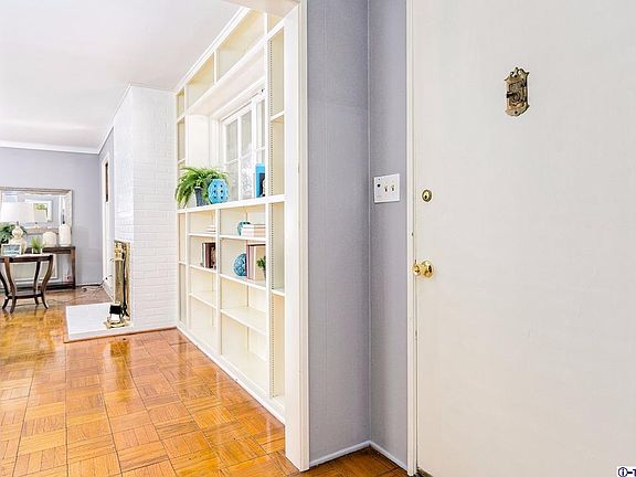 3rd image of 860 S San Gabriel Blvd
