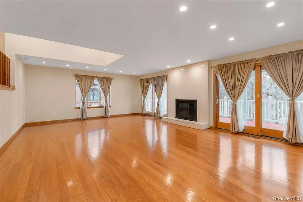 3 bed, 2.5 bath, 2000 sqft, $4,800 — Photo 2