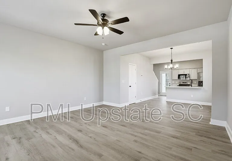 109 Virginia Ave — Photo 4