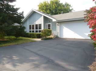 28736 N Monroe Ave, Wauconda, IL 60084