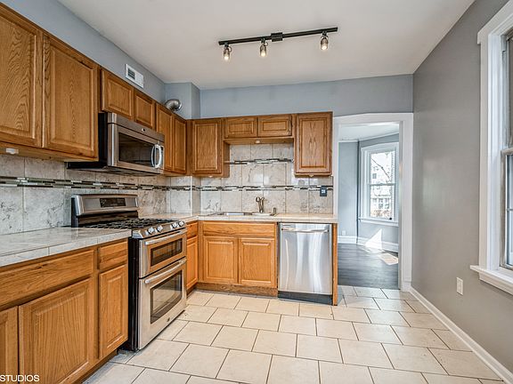 5th image of 4612 N Avers Ave #2