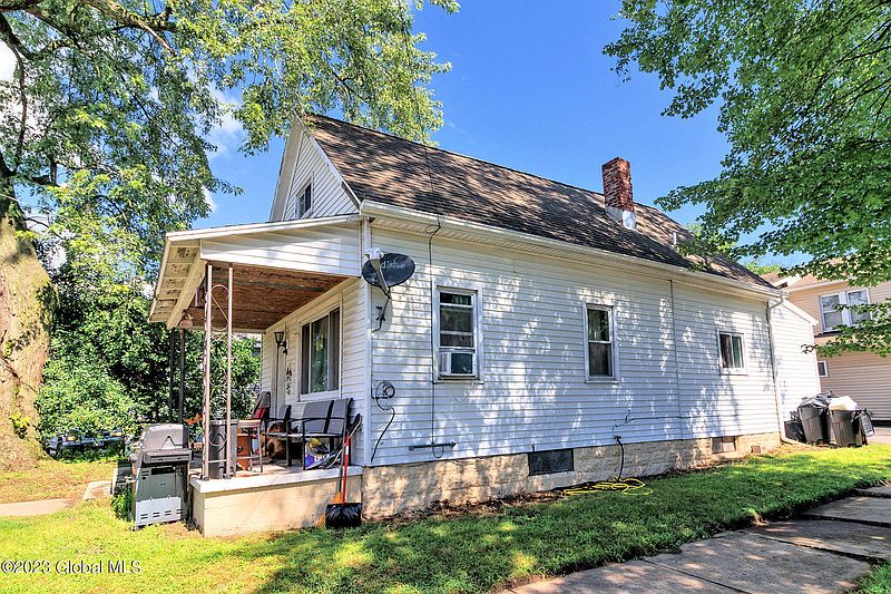 2nd image of 8 McDonald Avenue