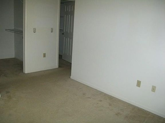 5th image of 8750 Yardley Ct