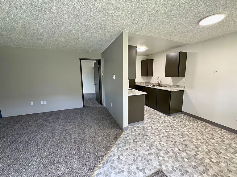 Woodshire Apartments — Photo 22