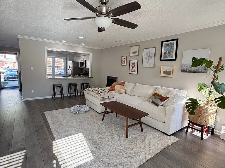 106 Kingsbridge Ln — Photo 4