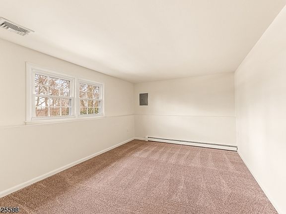 3rd image of 20 Louis Dr