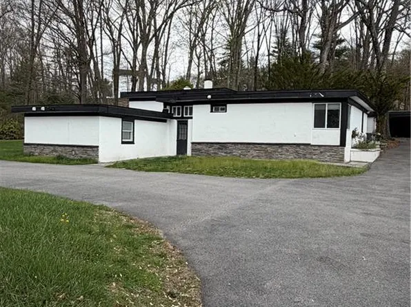 35 Fenwood Ave, Smithfield, RI 02917