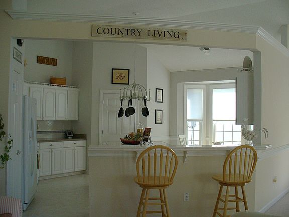 Kitchen with Center Island 