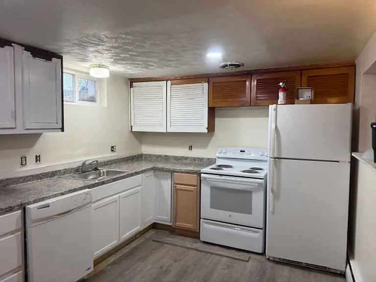 180 Laurel St — Photo 7