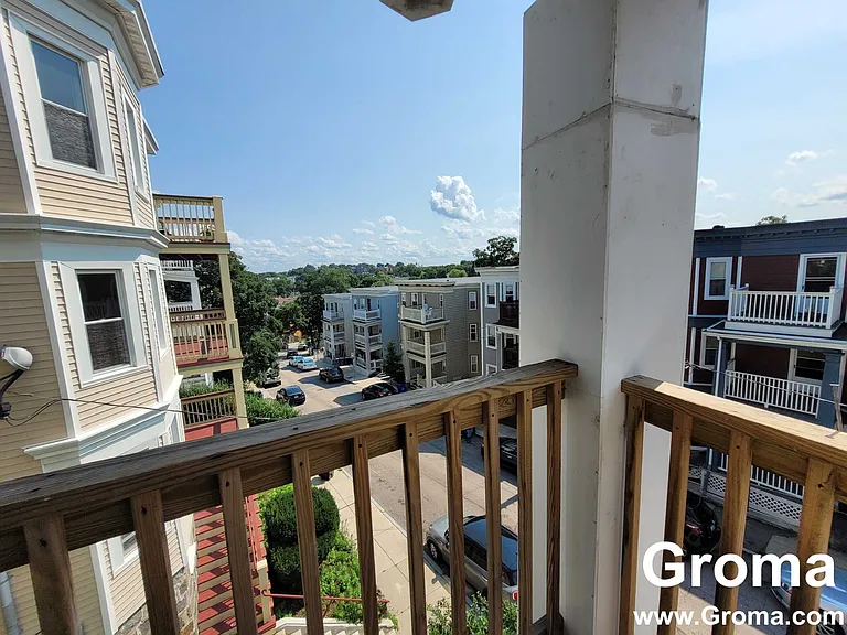 Rowell St — Photo 8