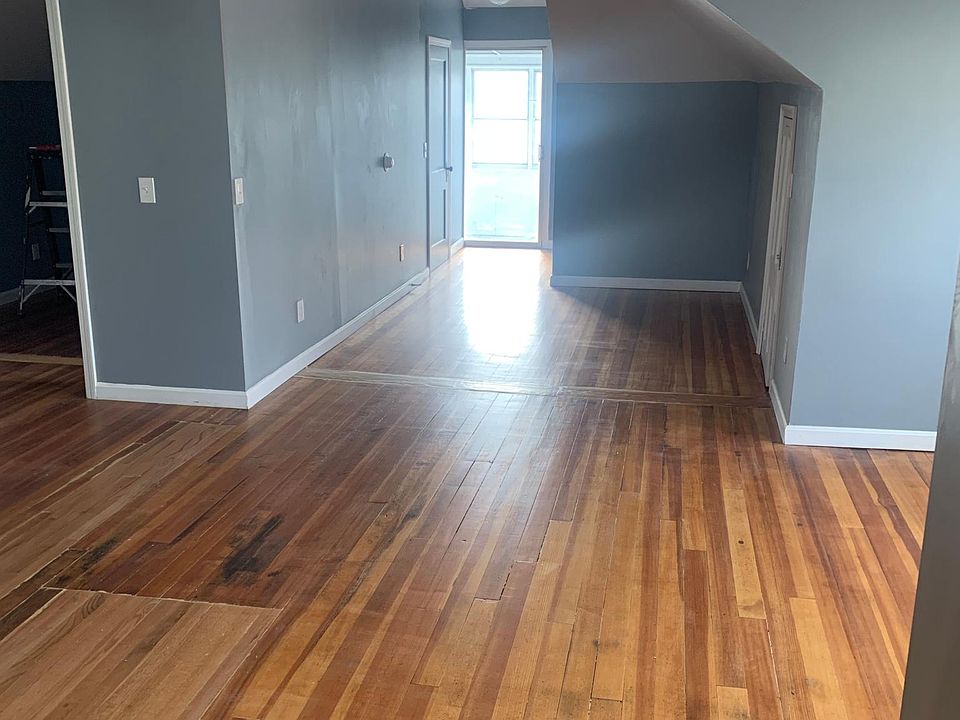 2nd image of 556 Elm St APT 3