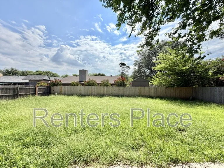 313 N Cedar St — Photo 20