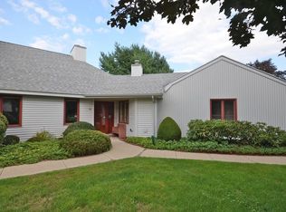 28 McIntosh Dr UNIT 28, Amherst, MA 01002