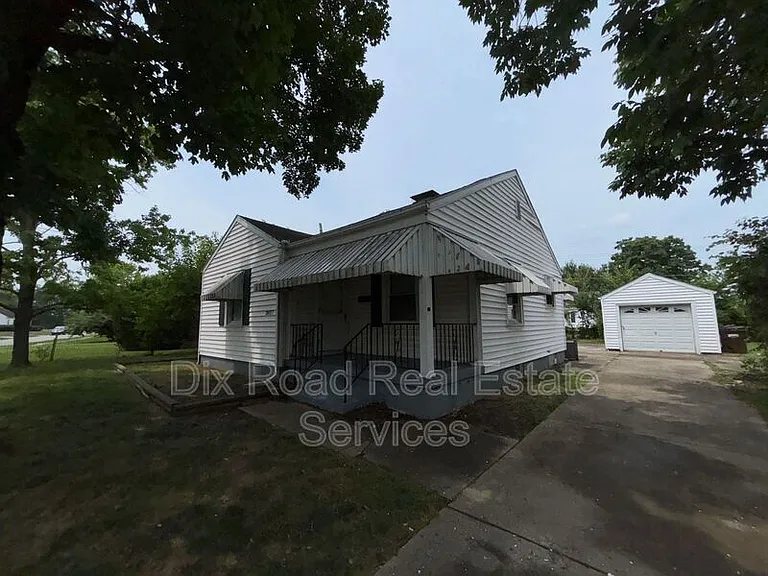 2827 Oxford Ave — Photo 3