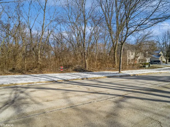 1 Ellis Ave, Gurnee, IL 60031