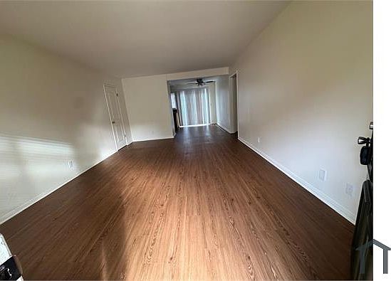 4th image of 7 Streamwood