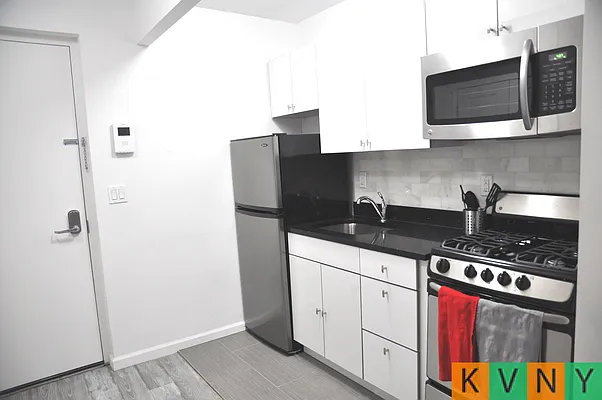 Rented by KVNY Soho | media 61