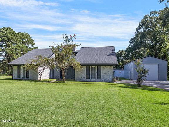 2nd image of 517 Interlaken Dr