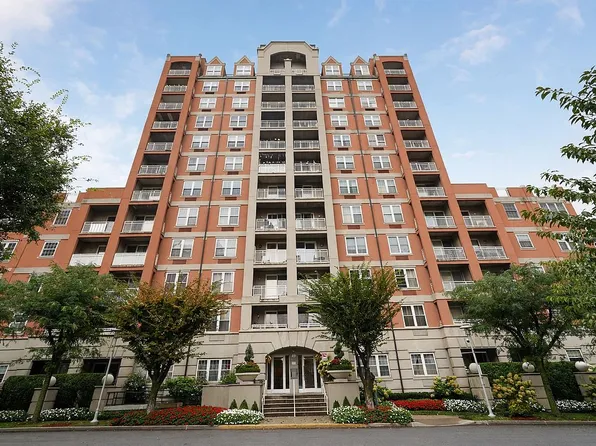 40 Oceana Dr Unit Ph2e, Brooklyn, NY 11235