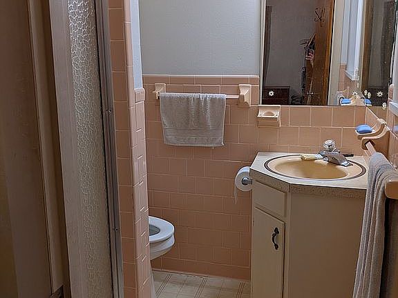 Side bath with shower