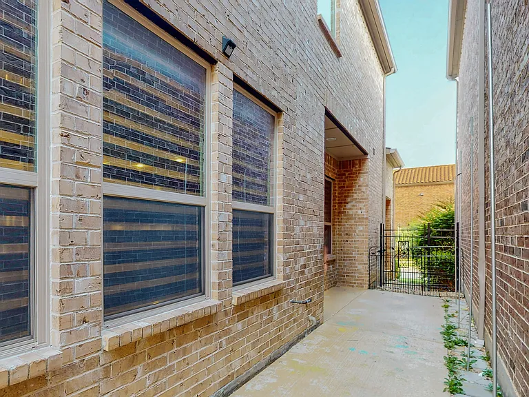 123 Palacio St — Photo 40