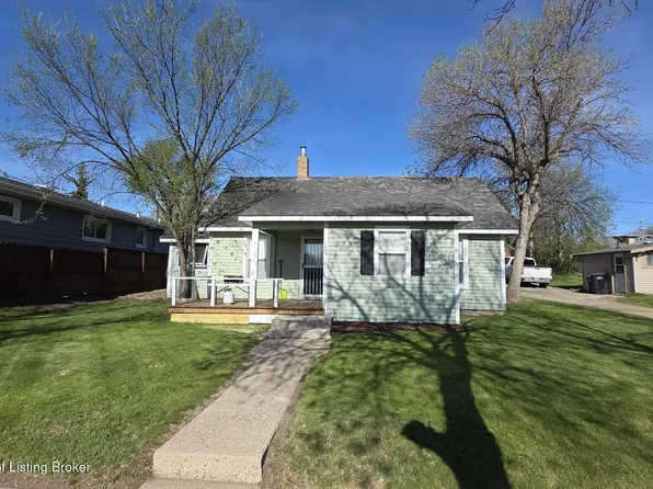 105 3rd St NW, Watford City, ND 58854