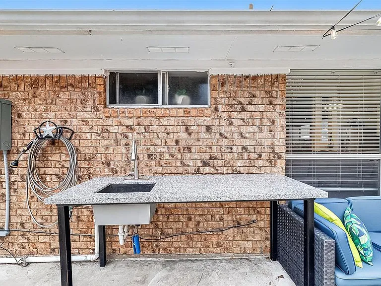 17402 Hamilwood Dr — Photo 1