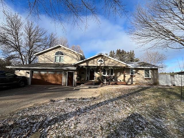 1st image of 605 N Crescent Ln