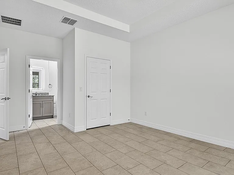 14 Ullynn Pl #A — Photo 36