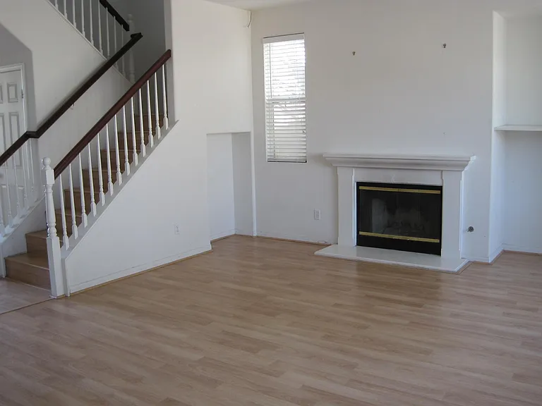 7593 Cloverhill Dr — Photo 4