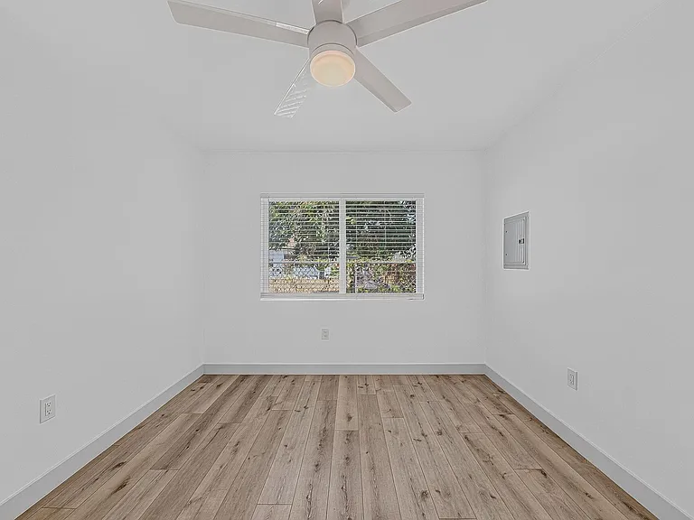 933 Alamitos Ave — Photo 29